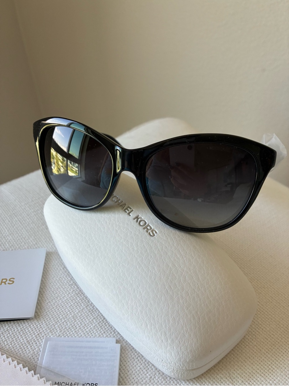 *NWT* Michael Kors MK6032 Astrid I Cat Eye Sunglasses - Black